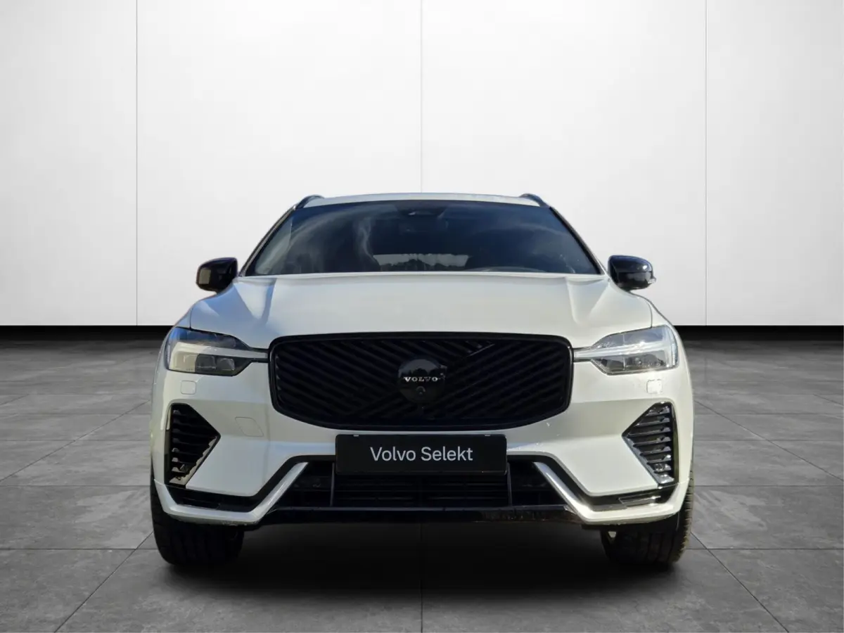 2.0 T6 Plug-in hybrid AWD Ultra Black Edition | Luchtvering | Trekhaak | 360 cam | Pano | 21" Velgen
