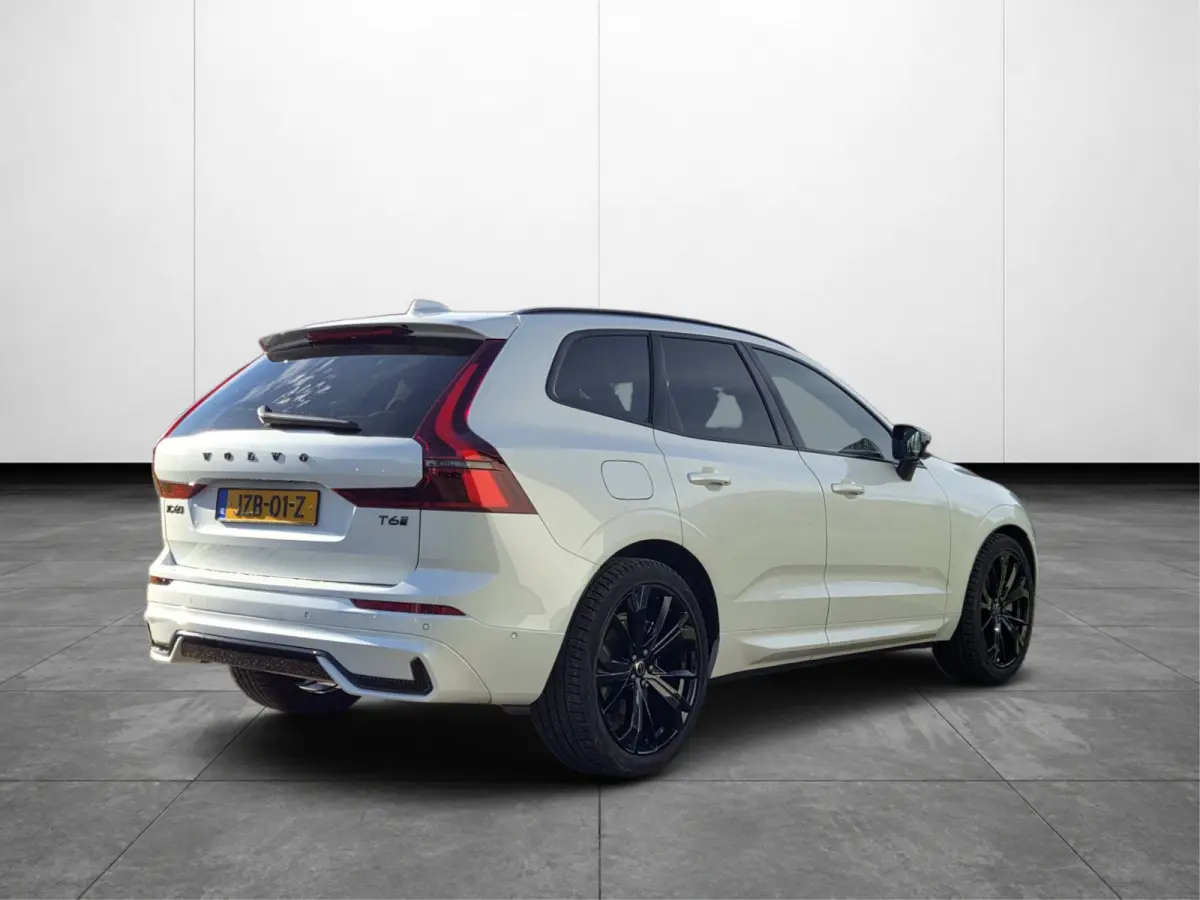 2.0 T6 Plug-in hybrid AWD Ultra Black Edition | Luchtvering | Trekhaak | 360 cam | Pano | 21" Velgen