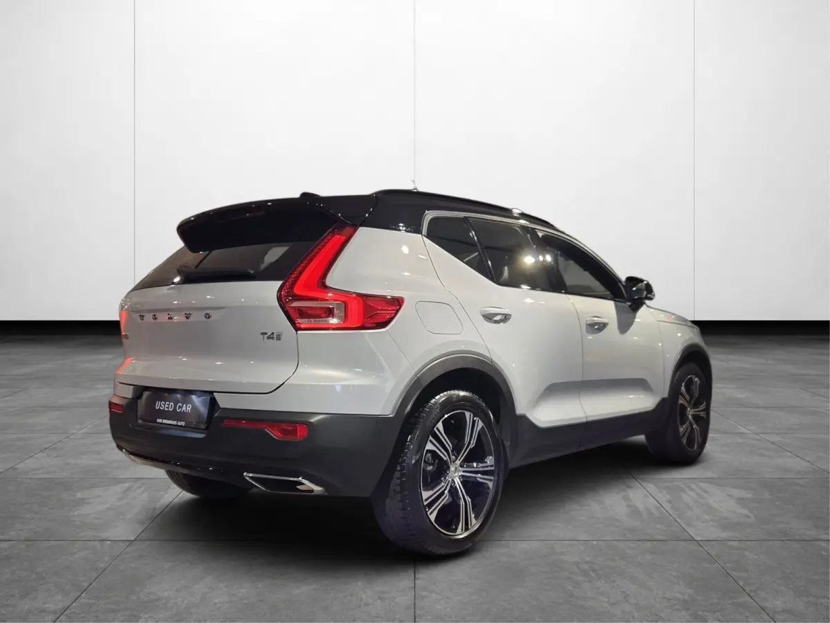 2.0 T4 R-Design | Trekhaak | Camera | Adaptive Cruise | Keyless | Stoelverwarming