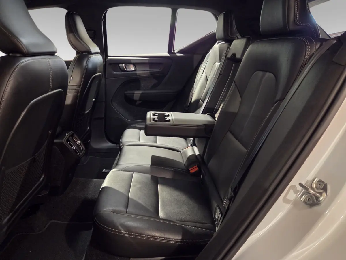 2.0 T4 R-Design | Trekhaak | Camera | Adaptive Cruise | Keyless | Stoelverwarming