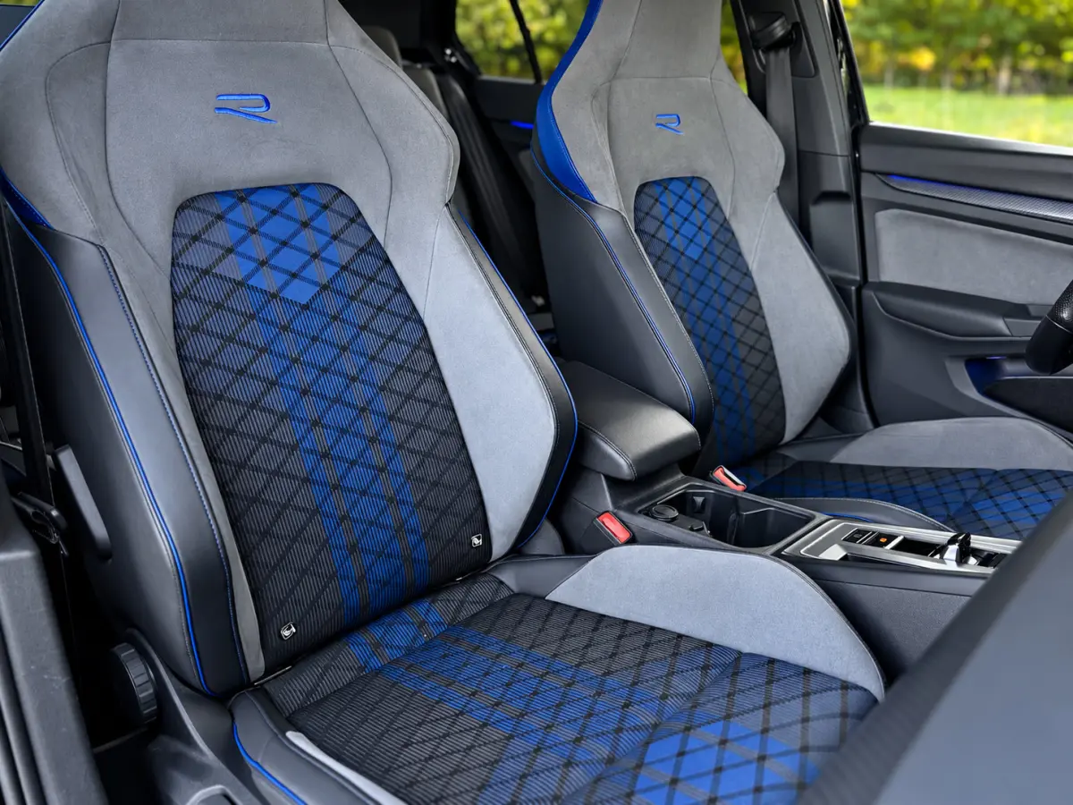 8 R 2.0 TSI DSG | AKRA | HUD | IQ | BTW ☑️