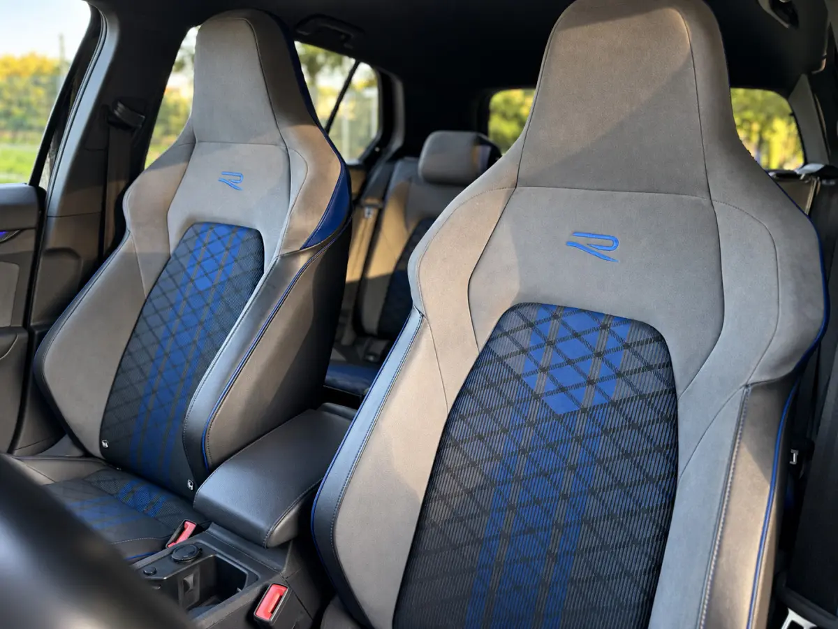 8 R 2.0 TSI DSG | AKRA | HUD | IQ | BTW ☑️
