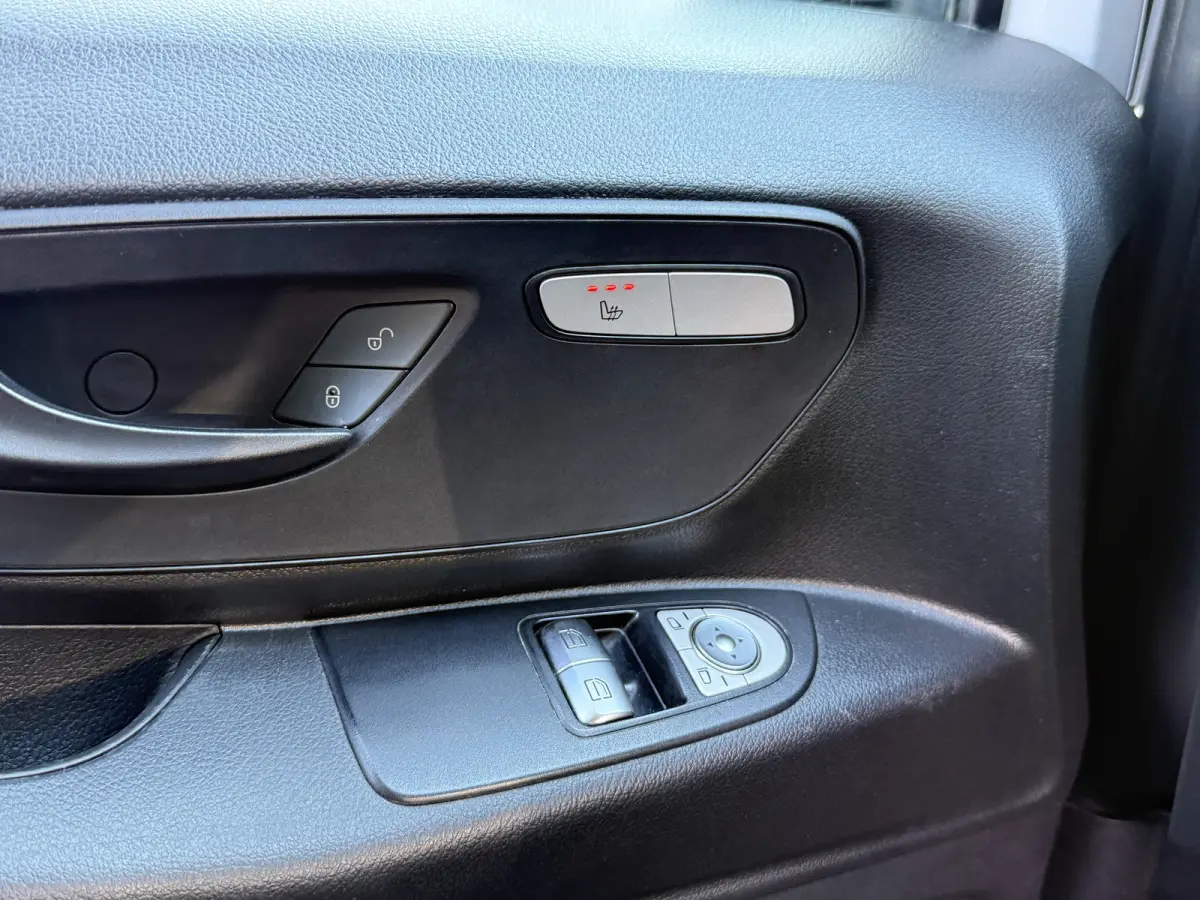 129 90kWh 204PK Personenvervoer L2 370km WLTP 92.2% (SOH) 7 Stoelen Elektrische Schuifdeur LED Lichtmetalen velgen 17inch 110kw Snelladen Climate Control Cruise Control