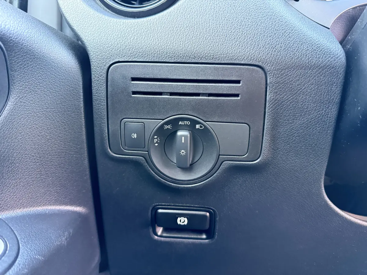 129 90kWh 204PK Personenvervoer L2 370km WLTP 92.2% (SOH) 7 Stoelen Elektrische Schuifdeur LED Lichtmetalen velgen 17inch 110kw Snelladen Climate Control Cruise Control