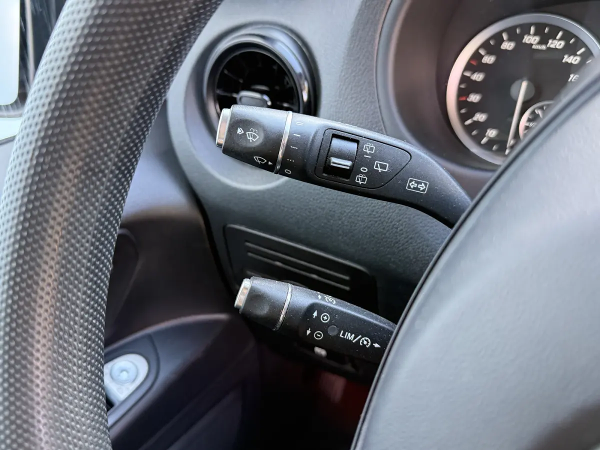 129 90kWh 204PK Personenvervoer L2 370km WLTP 92.2% (SOH) 7 Stoelen Elektrische Schuifdeur LED Lichtmetalen velgen 17inch 110kw Snelladen Climate Control Cruise Control