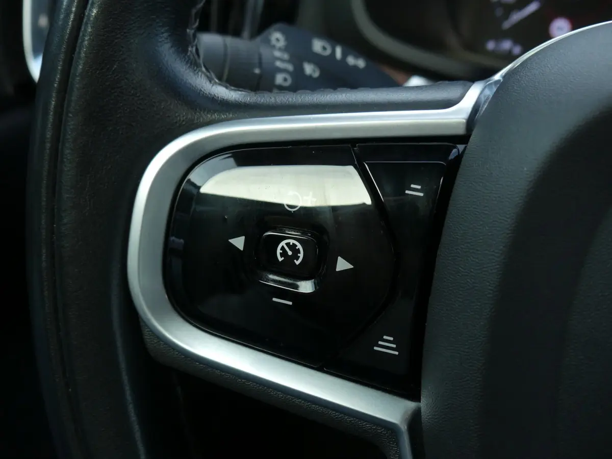 2.0 B3 R-Design Inscription / Pano / HarmanKardon