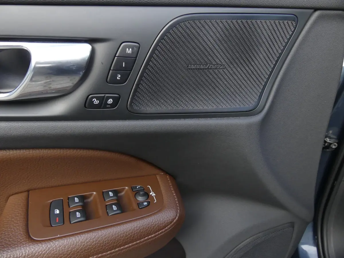 2.0 B3 R-Design Inscription / Pano / HarmanKardon
