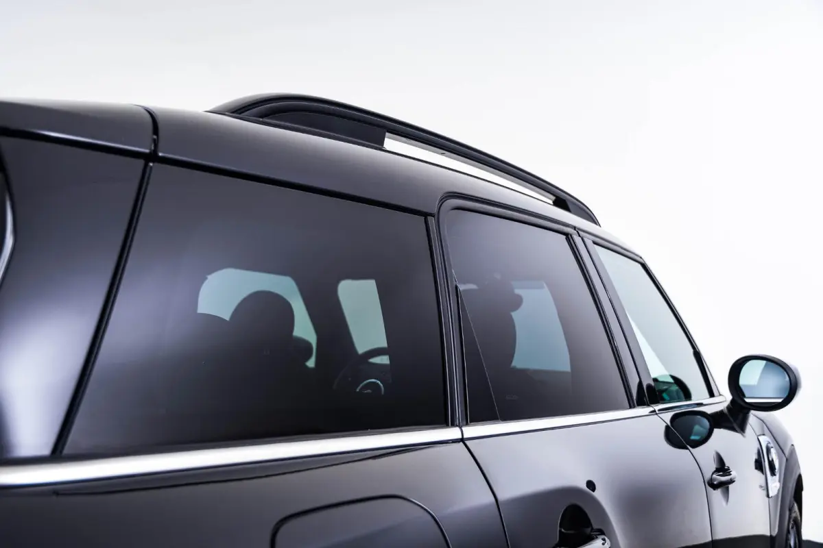Cooper ALL4 Active Cruise Control - Elektrisch verwarmde/verstelbare stoelen - Comfort acces - Driving Assistant - Head up - Getinte ruiten - Achteruitrijcamera - MINI Navigatiesysteem -