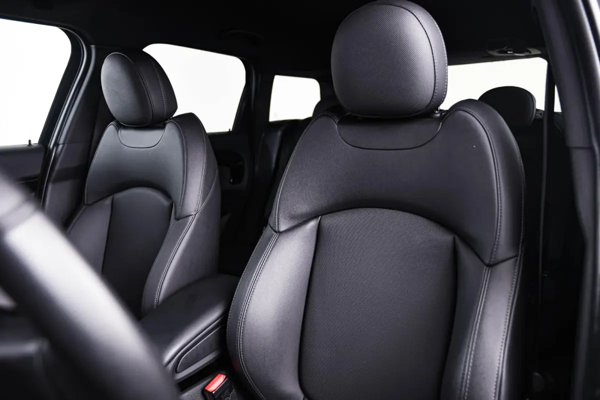 Cooper ALL4 Active Cruise Control - Elektrisch verwarmde/verstelbare stoelen - Comfort acces - Driving Assistant - Head up - Getinte ruiten - Achteruitrijcamera - MINI Navigatiesysteem -