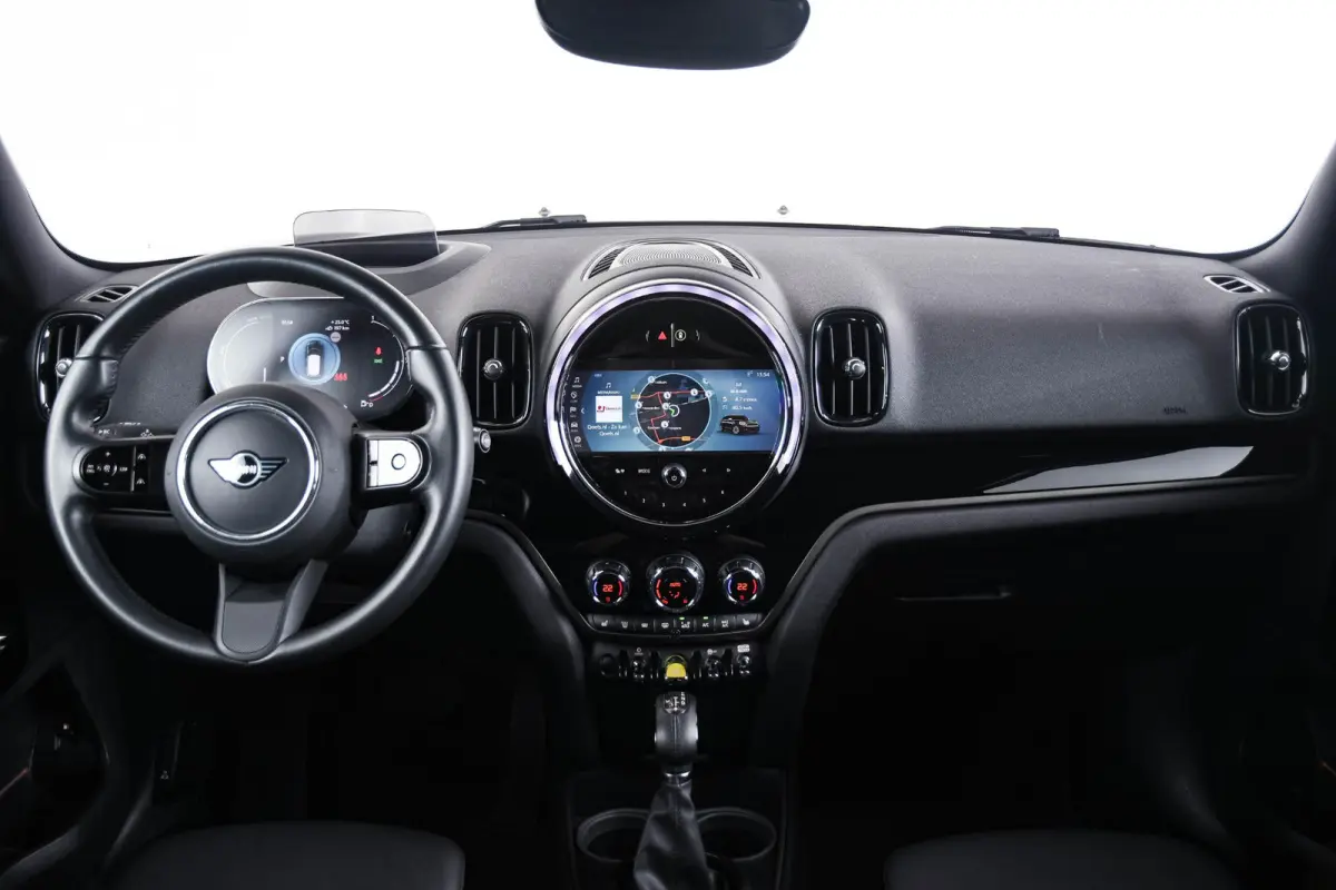 Cooper ALL4 Active Cruise Control - Elektrisch verwarmde/verstelbare stoelen - Comfort acces - Driving Assistant - Head up - Getinte ruiten - Achteruitrijcamera - MINI Navigatiesysteem -