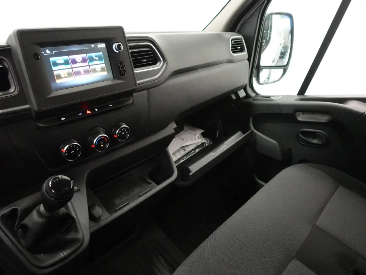T33 2.3 dCi 135PK L2H2 BPM VRIJ! Airco Cruise control Parkeersensoren Navigatie Trekhaak 3Zits Lat om lat Laadvloer Apple Carplay Android auto