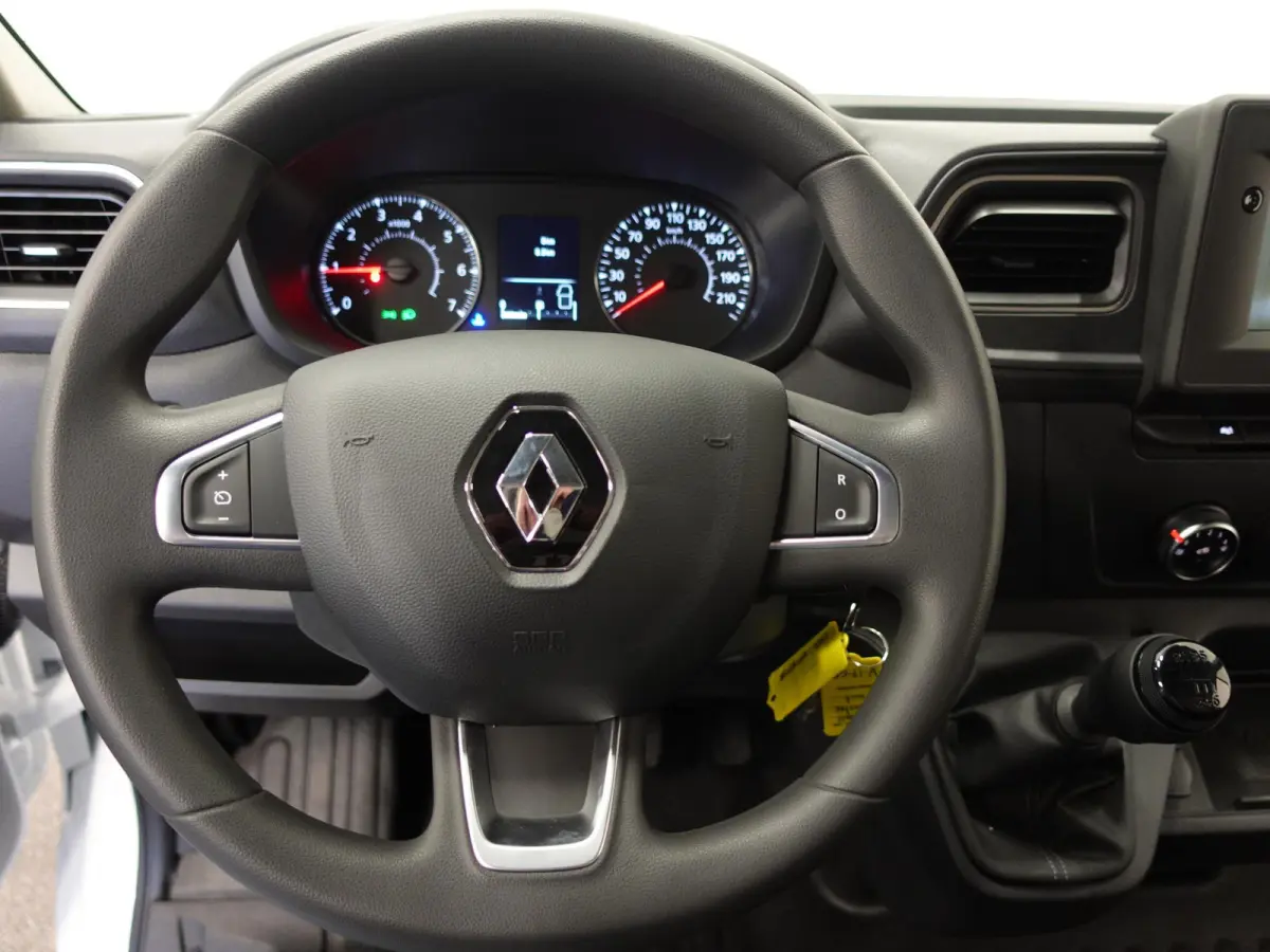 T33 2.3 dCi 135PK L2H2 BPM VRIJ! Airco Cruise control Parkeersensoren Navigatie Trekhaak 3Zits Lat om lat Laadvloer Apple Carplay Android auto