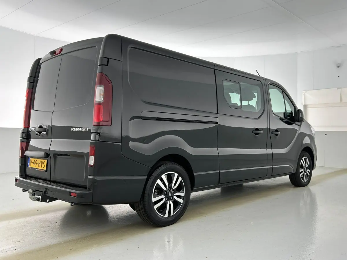 2.0 Blue dC1 150PK L2H1 Dubbele Cabine Automaat Navigatie Airco Lichtmetalen velgen Betimmering Trekhaak Camera Parkeer sensoren Dab
