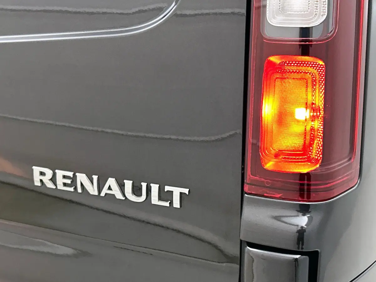 2.0 Blue dC1 150PK L2H1 Dubbele Cabine Automaat Navigatie Airco Lichtmetalen velgen Betimmering Trekhaak Camera Parkeer sensoren Dab