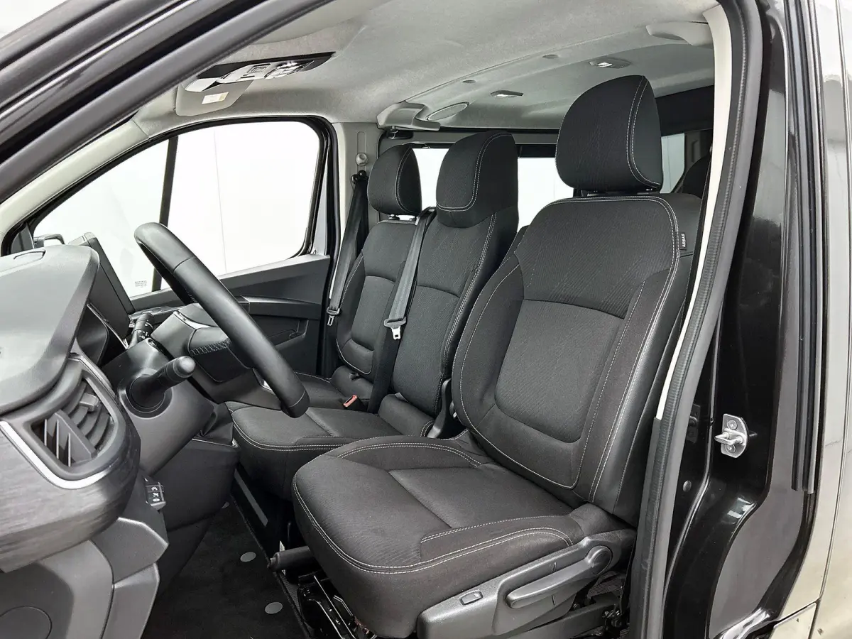 2.0 Blue dC1 150PK L2H1 Dubbele Cabine Automaat Navigatie Airco Lichtmetalen velgen Betimmering Trekhaak Camera Parkeer sensoren Dab
