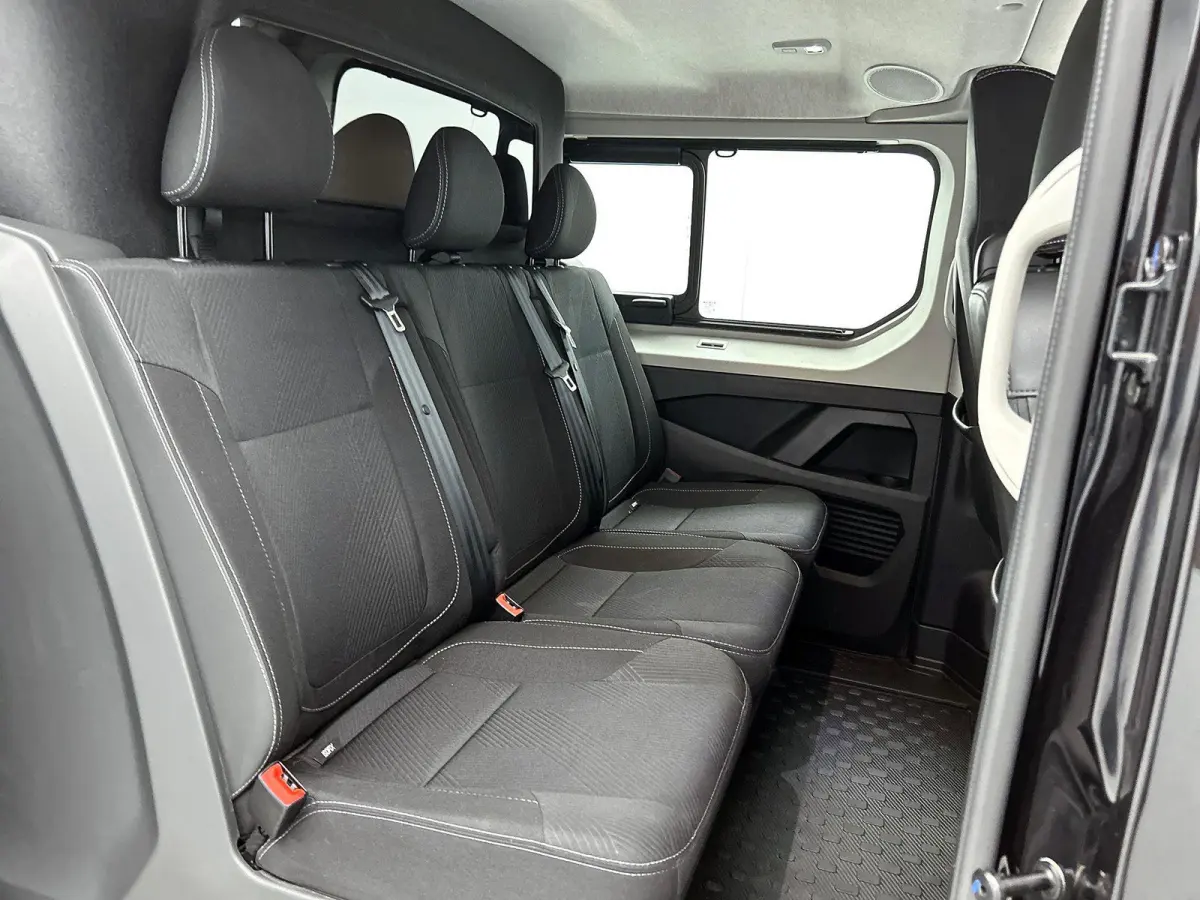 2.0 Blue dC1 150PK L2H1 Dubbele Cabine Automaat Navigatie Airco Lichtmetalen velgen Betimmering Trekhaak Camera Parkeer sensoren Dab