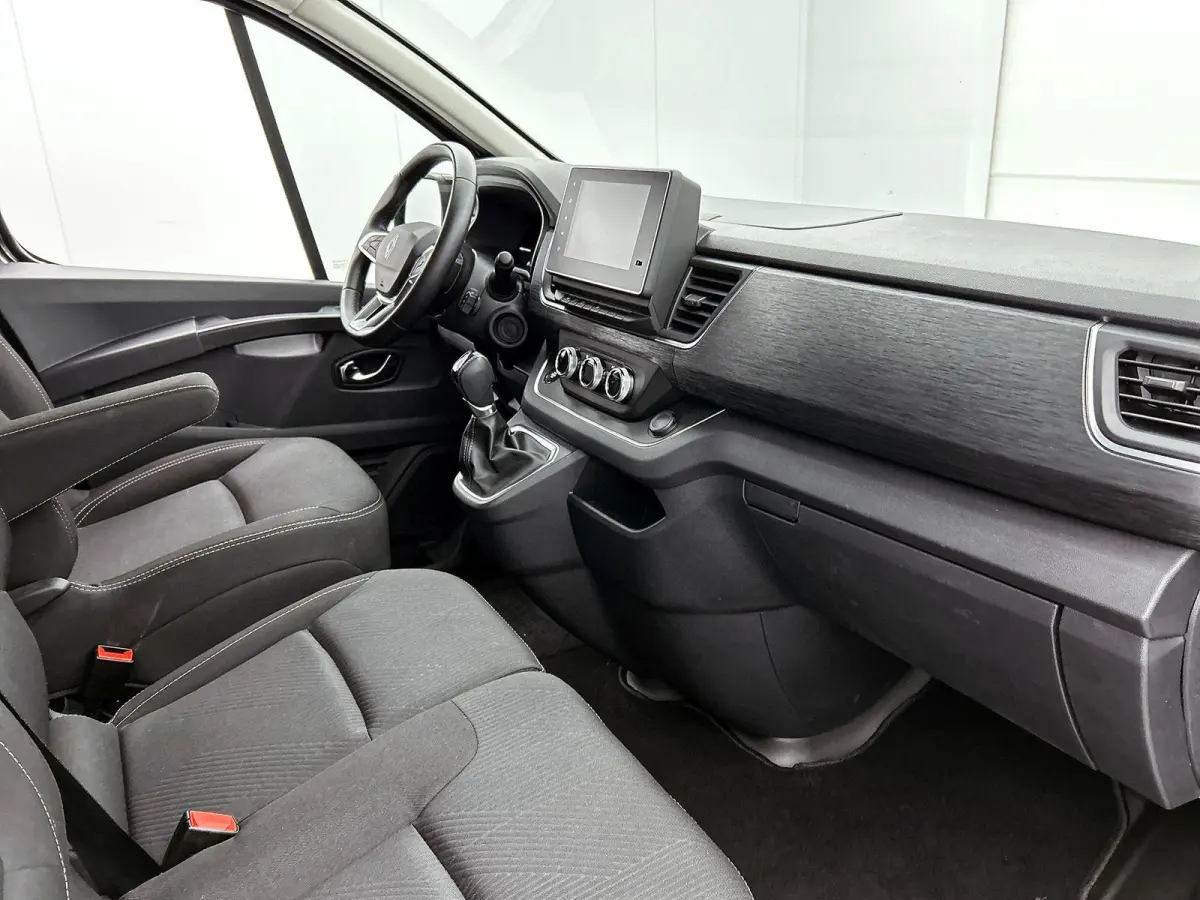 2.0 Blue dC1 150PK L2H1 Dubbele Cabine Automaat Navigatie Airco Lichtmetalen velgen Betimmering Trekhaak Camera Parkeer sensoren Dab