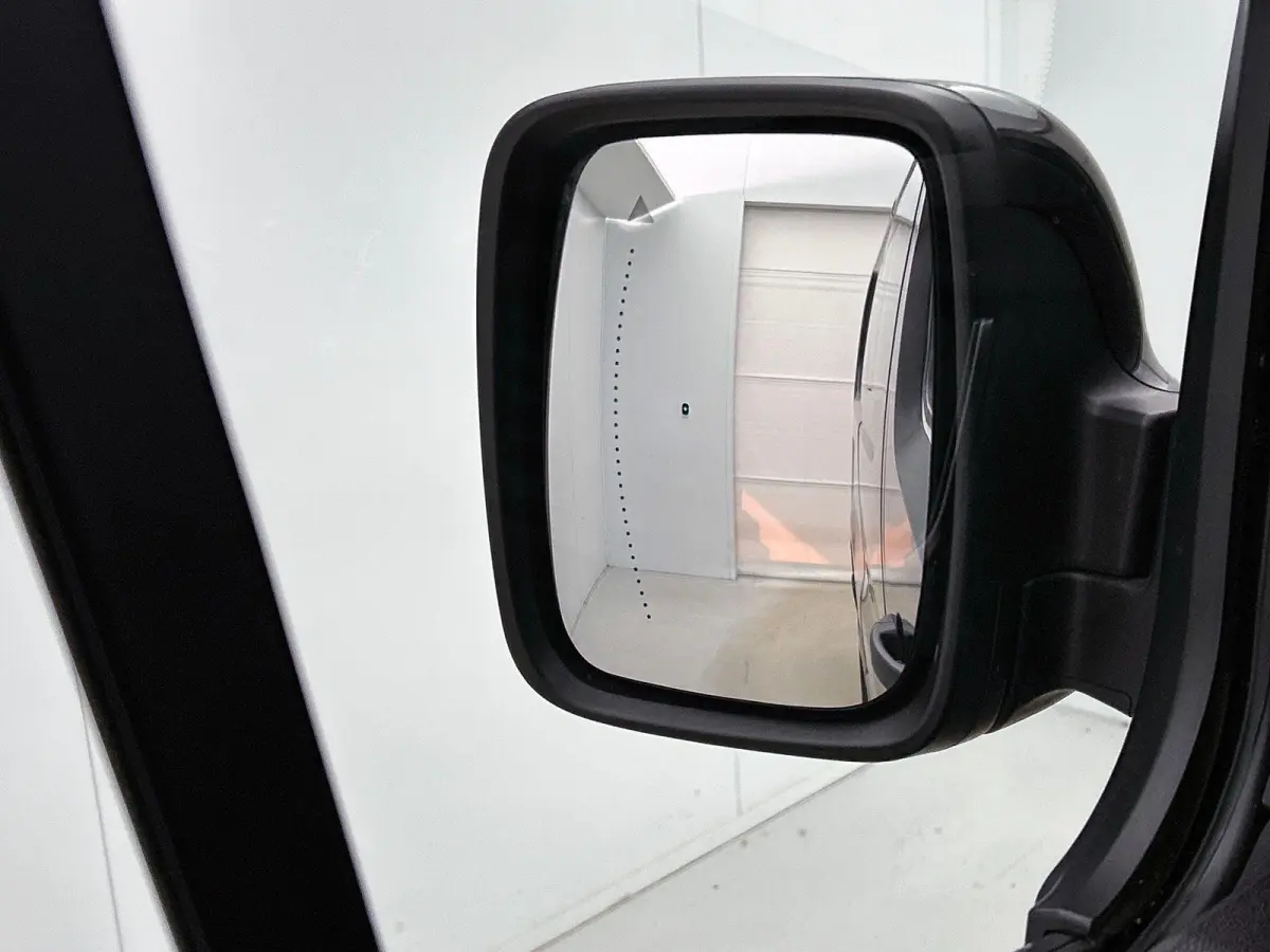 2.0 Blue dC1 150PK L2H1 Dubbele Cabine Automaat Navigatie Airco Lichtmetalen velgen Betimmering Trekhaak Camera Parkeer sensoren Dab