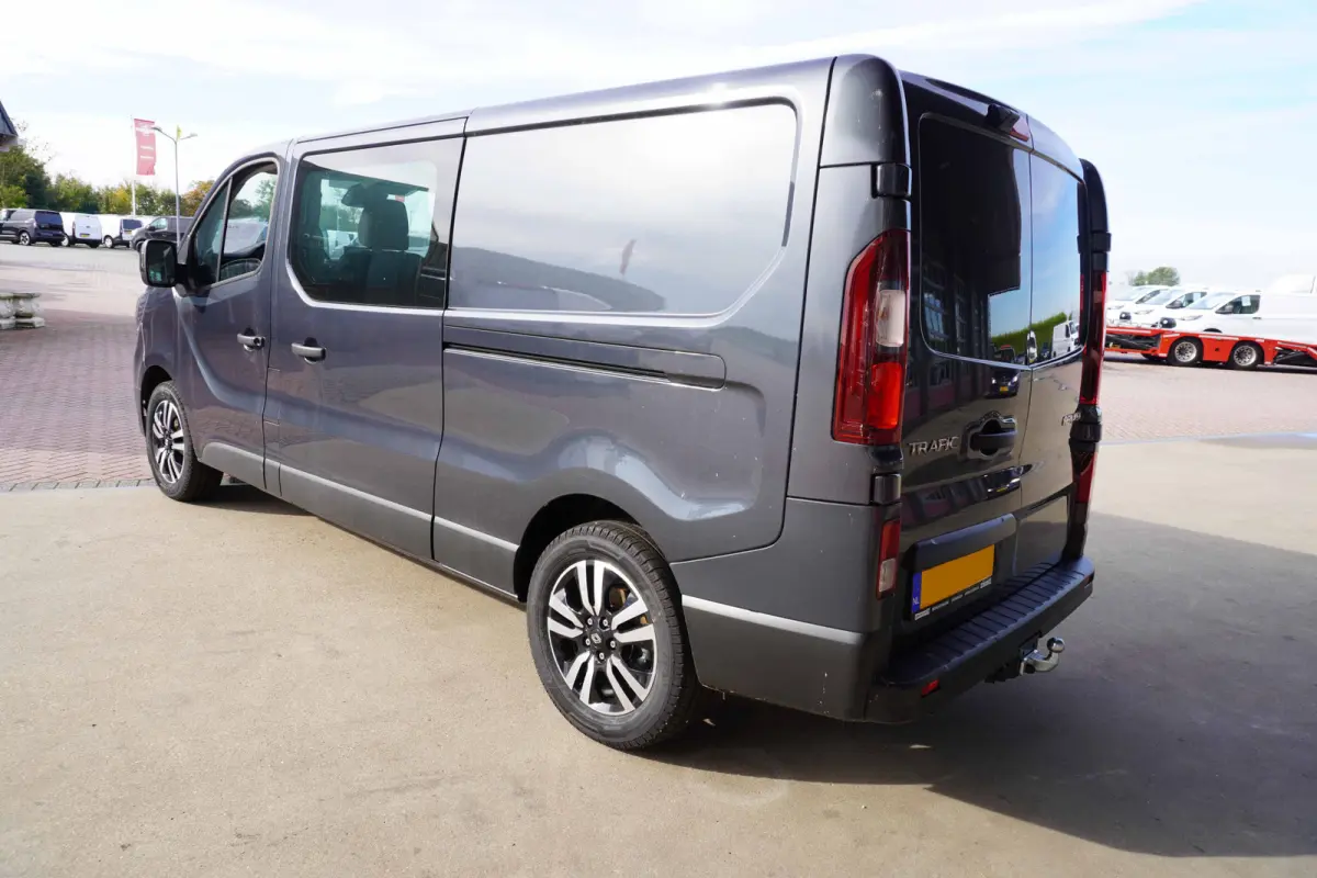 2.0 Blue dCi 130PK T29 L2H1 Advance Dubbelcab. schuifdeur L+R Nr. V140 | Airco | Cruise | Camera |Trekhaak | Apple CP- Android auto | Betimmering