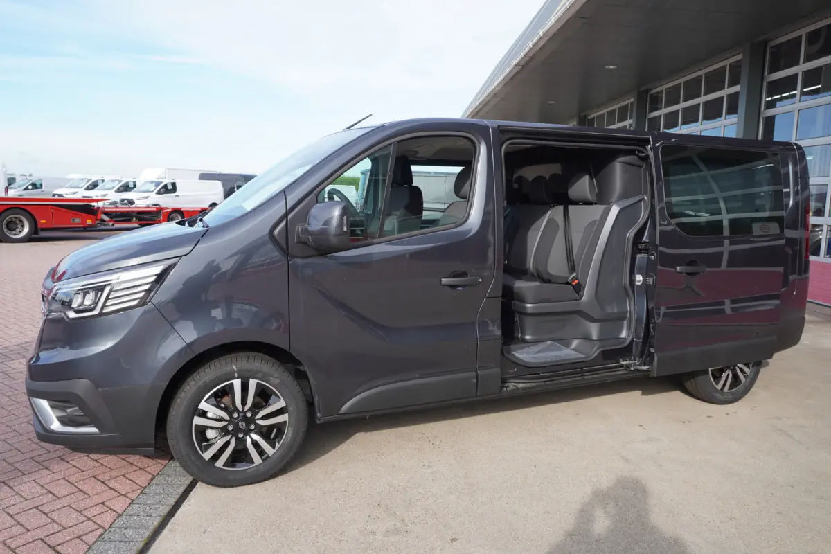 2.0 Blue dCi 130PK T29 L2H1 Advance Dubbelcab. schuifdeur L+R Nr. V140 | Airco | Cruise | Camera |Trekhaak | Apple CP- Android auto | Betimmering