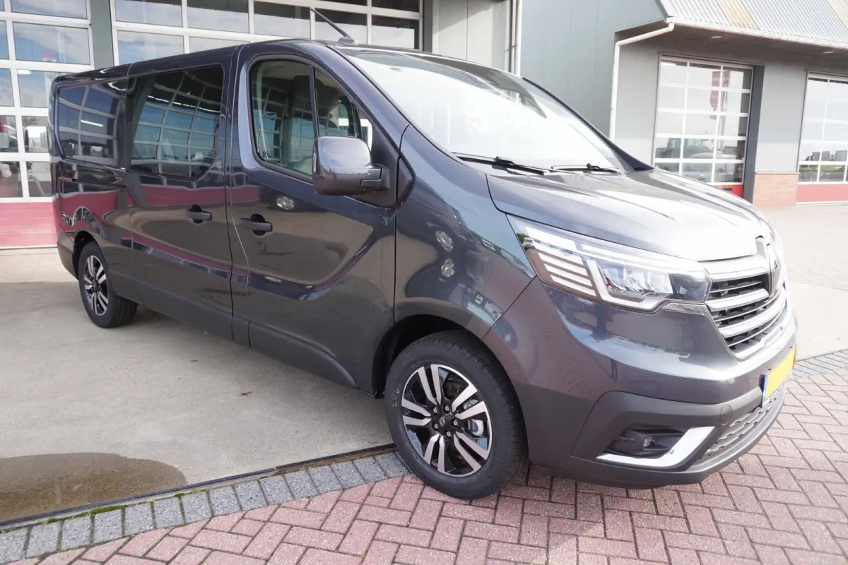 2.0 Blue dCi 130PK T29 L2H1 Advance Dubbelcab. schuifdeur L+R Nr. V140 | Airco | Cruise | Camera |Trekhaak | Apple CP- Android auto | Betimmering