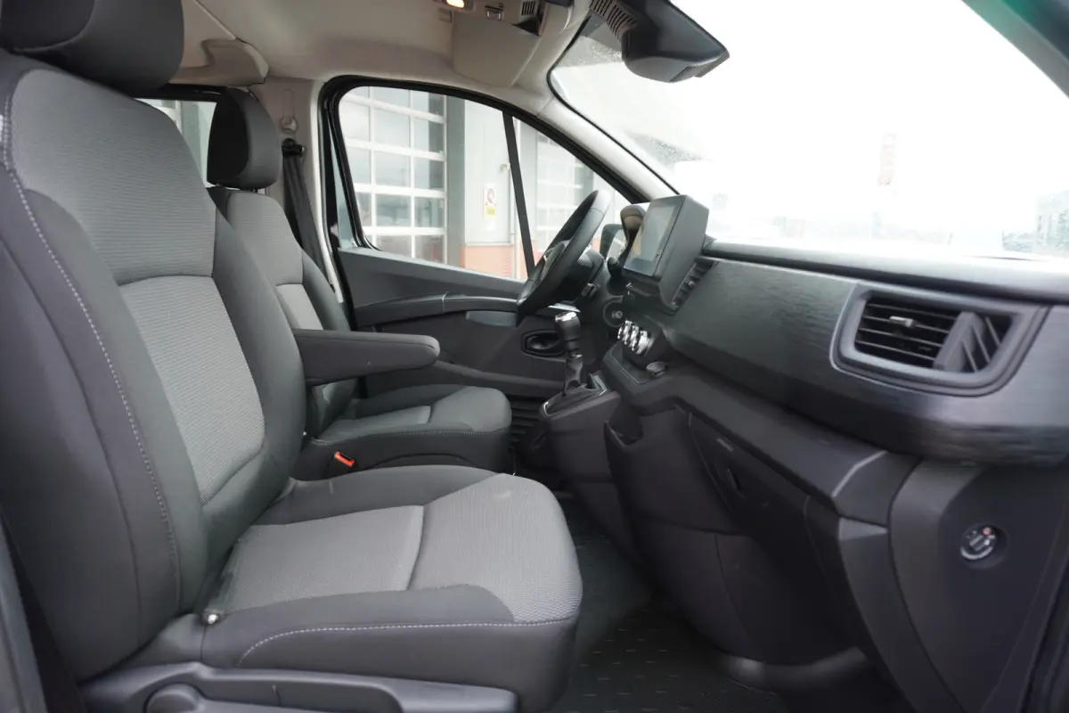 2.0 Blue dCi 130PK T29 L2H1 Advance Dubbelcab. schuifdeur L+R Nr. V140 | Airco | Cruise | Camera |Trekhaak | Apple CP- Android auto | Betimmering