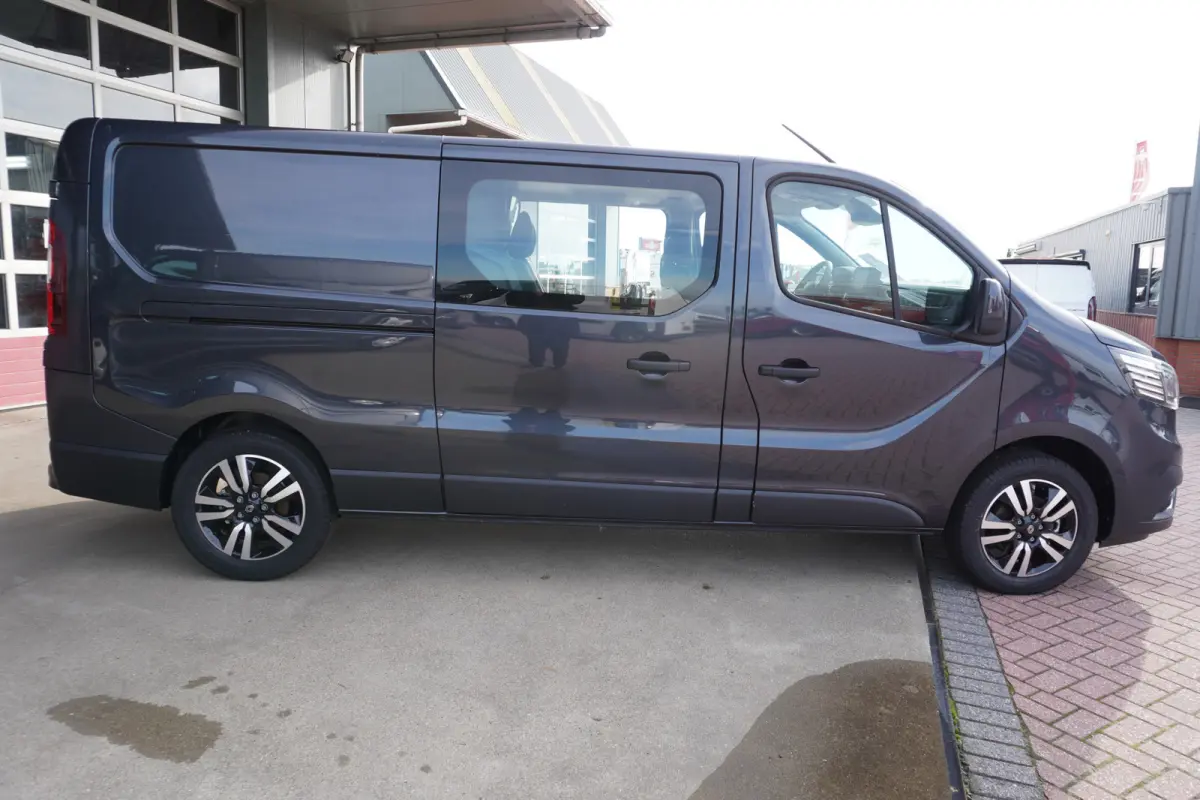 2.0 Blue dCi 130PK T29 L2H1 Advance Dubbelcab. schuifdeur L+R Nr. V140 | Airco | Cruise | Camera |Trekhaak | Apple CP- Android auto | Betimmering