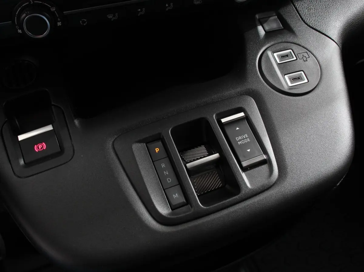 1.5 BlueHDi 130pk L2 Automaat Apple Carplay Android Auto Navigatie Trekhaak Airco Camera Cruise Control Parkeersensoren V+A DAB