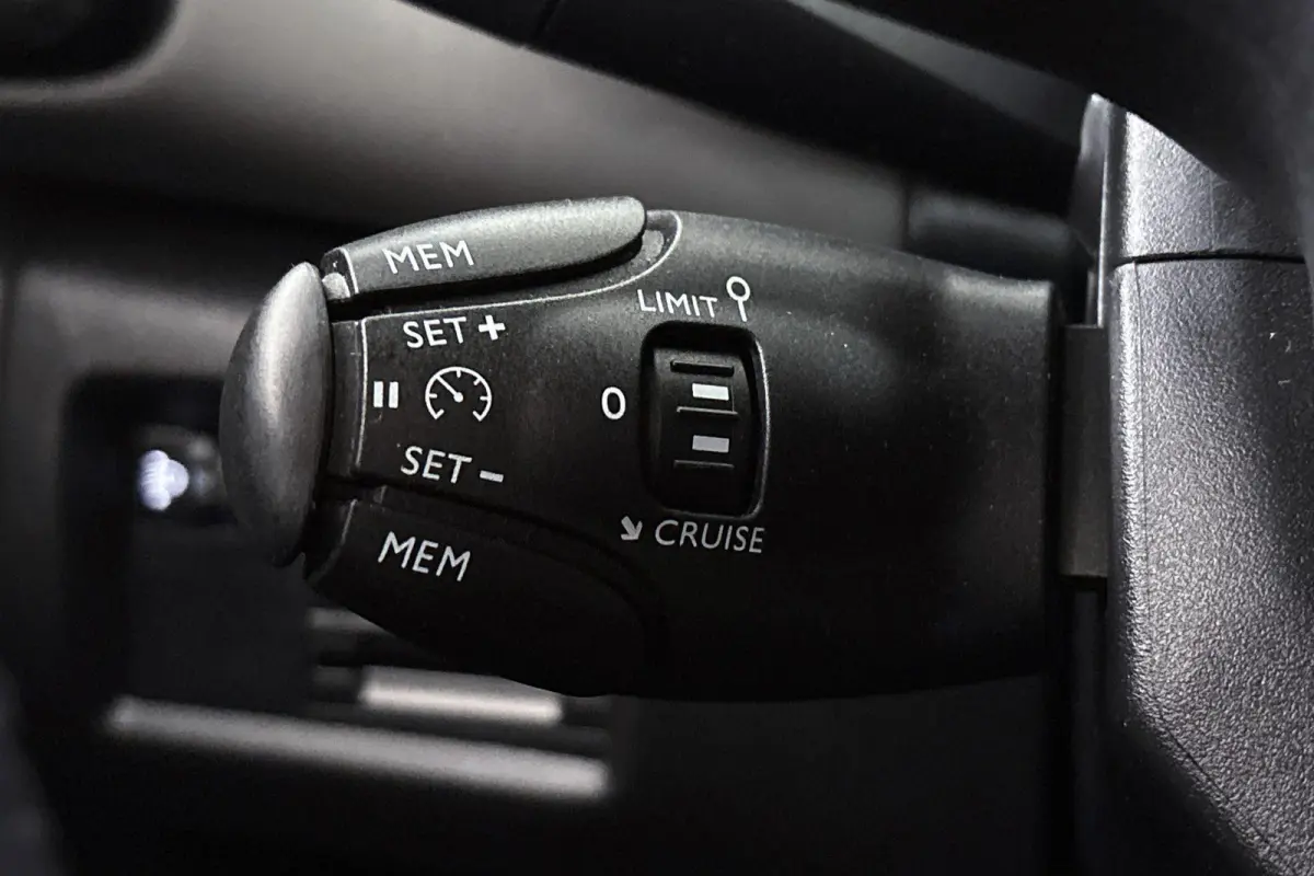 1.2 PureTech Feel Trekhaak Camera Apple CarPlay Dodehoek