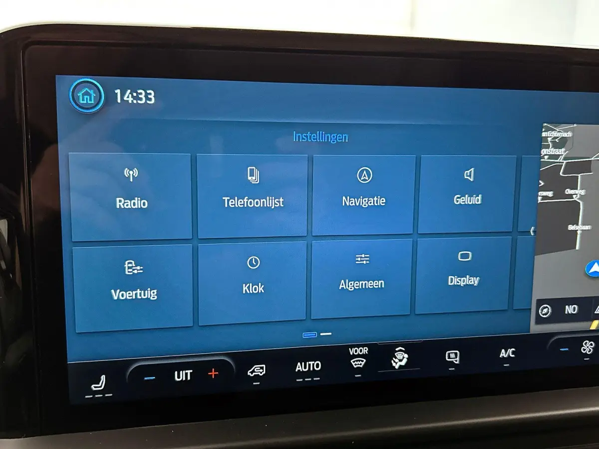 320 2.0 TDCI L2H1 Limited Automaat Climate control Stoelverwarming Navigatie Cruise control Trekhaak Lichtmetalen velgen Apple carplay Android auto