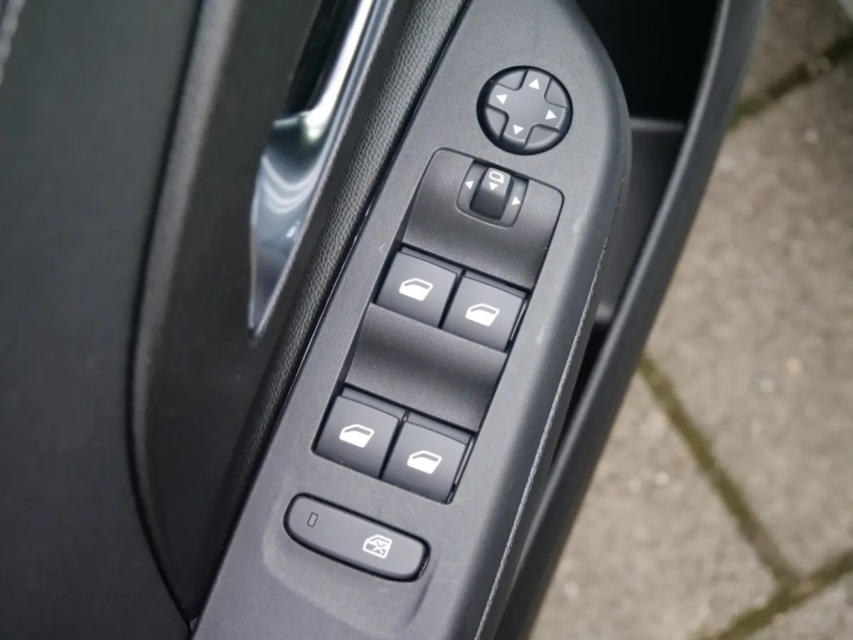1.2 Turbo 100pk Mild Hybrid GS Automaat LED / Camera / Apple Carplay