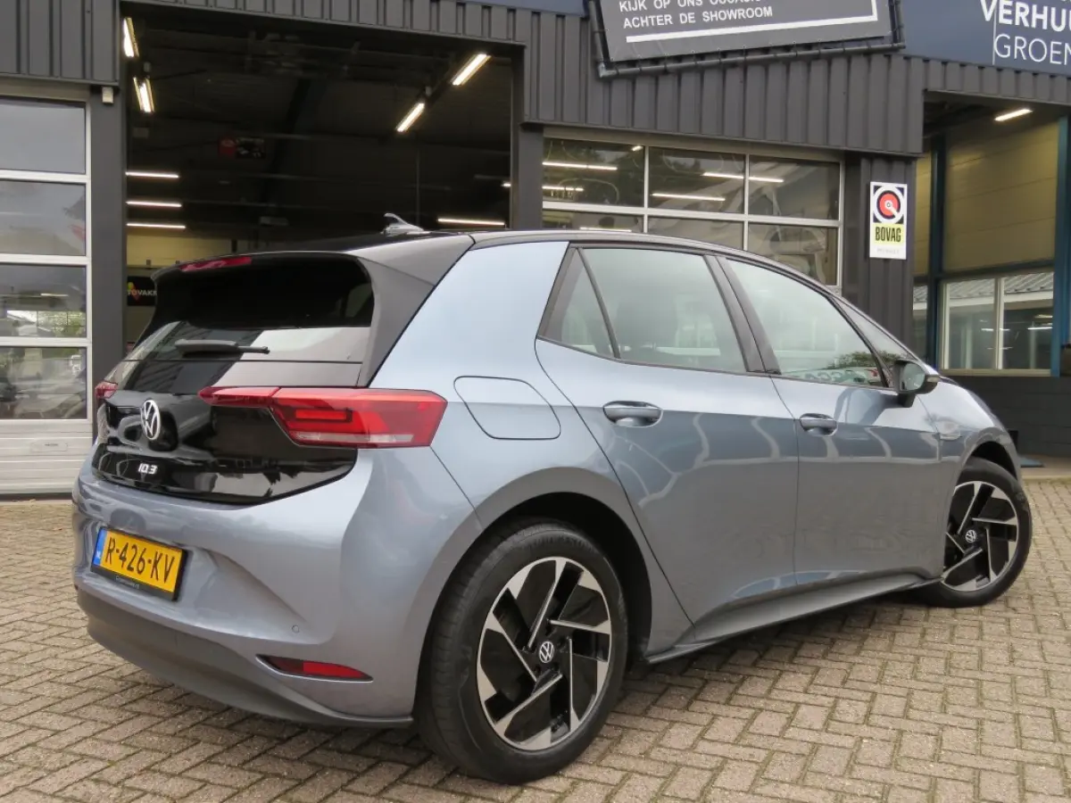 FIRST 58 KWH / soh 95% / Stoelverw. / Zwart dak en hemel / Navi / Carplay / 18 Inch / BOVAG garantie