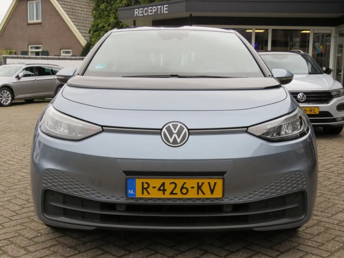 FIRST 58 KWH / soh 95% / Stoelverw. / Zwart dak en hemel / Navi / Carplay / 18 Inch / BOVAG garantie