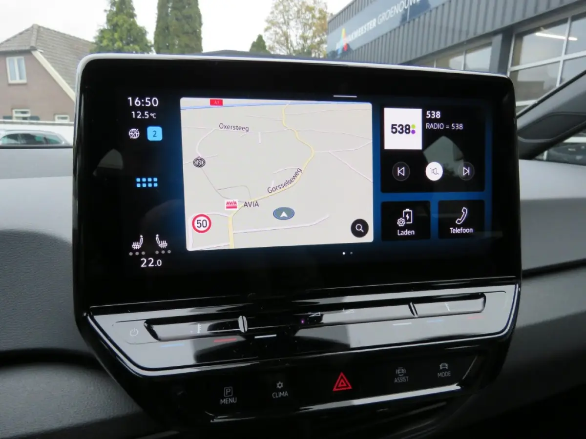 FIRST 58 KWH / soh 95% / Stoelverw. / Zwart dak en hemel / Navi / Carplay / 18 Inch / BOVAG garantie