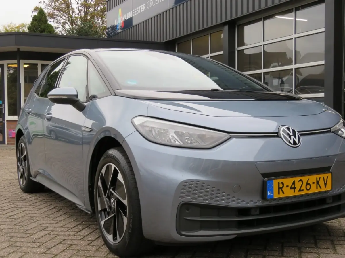 FIRST 58 KWH / soh 95% / Stoelverw. / Zwart dak en hemel / Navi / Carplay / 18 Inch / BOVAG garantie