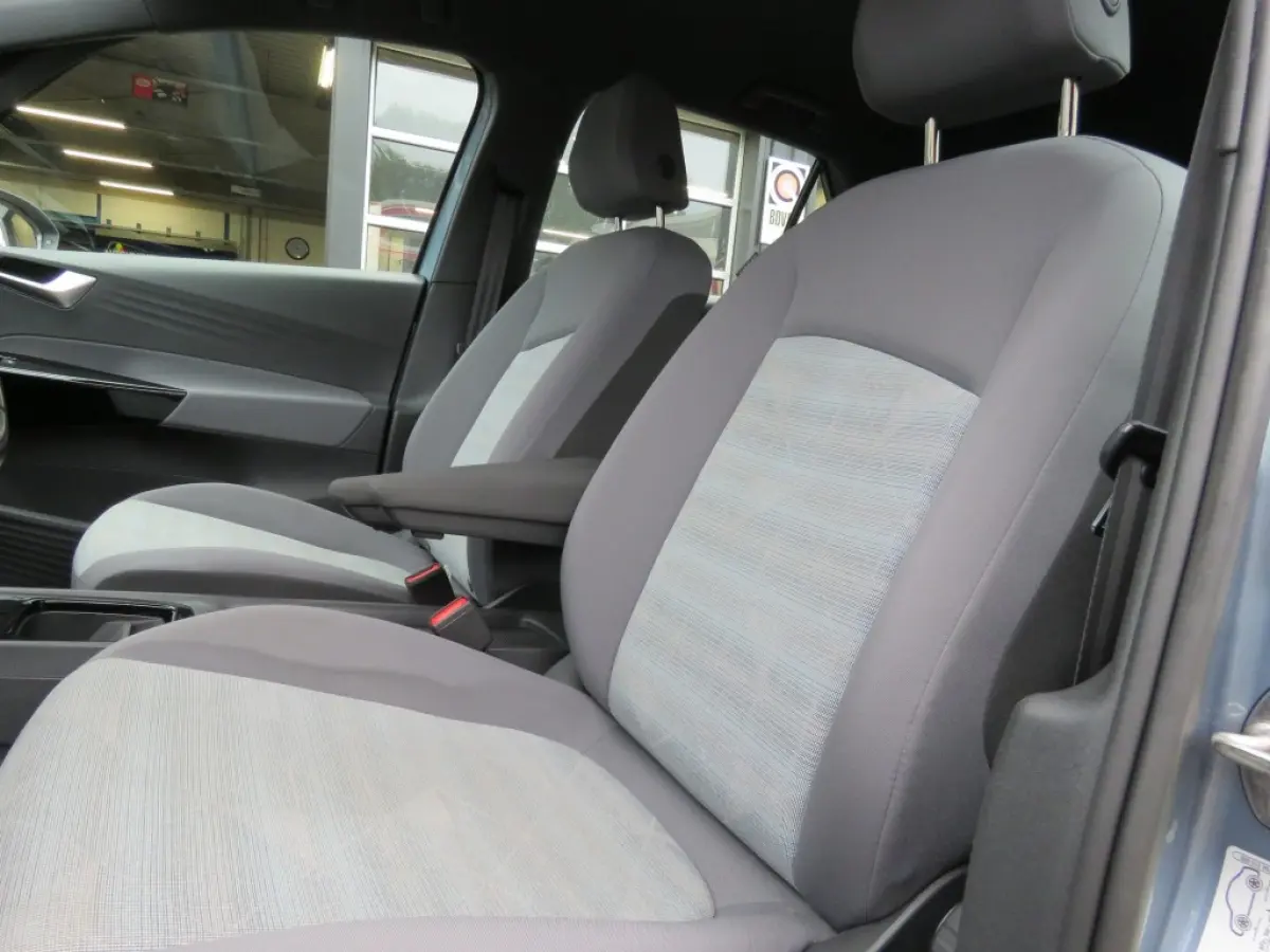FIRST 58 KWH / soh 95% / Stoelverw. / Zwart dak en hemel / Navi / Carplay / 18 Inch / BOVAG garantie