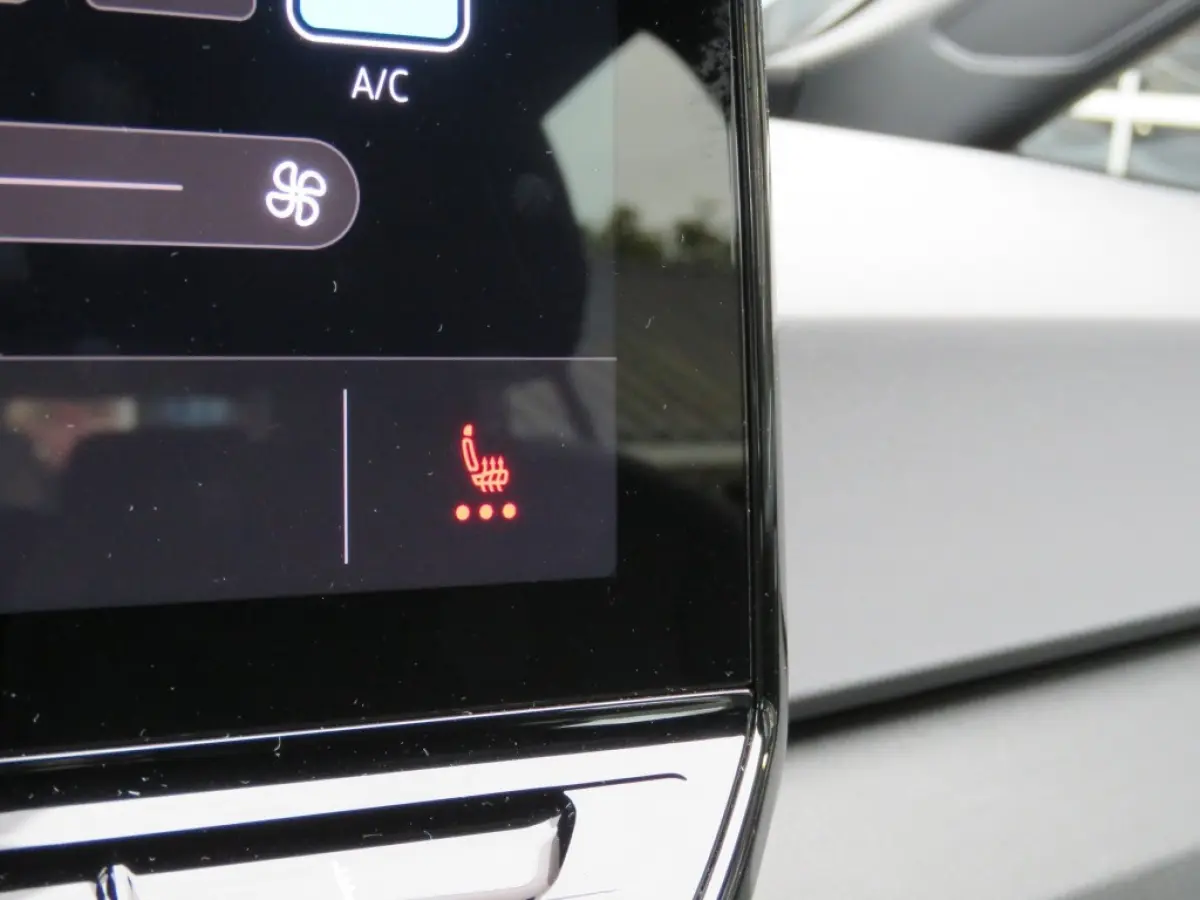 FIRST 58 KWH / soh 95% / Stoelverw. / Zwart dak en hemel / Navi / Carplay / 18 Inch / BOVAG garantie