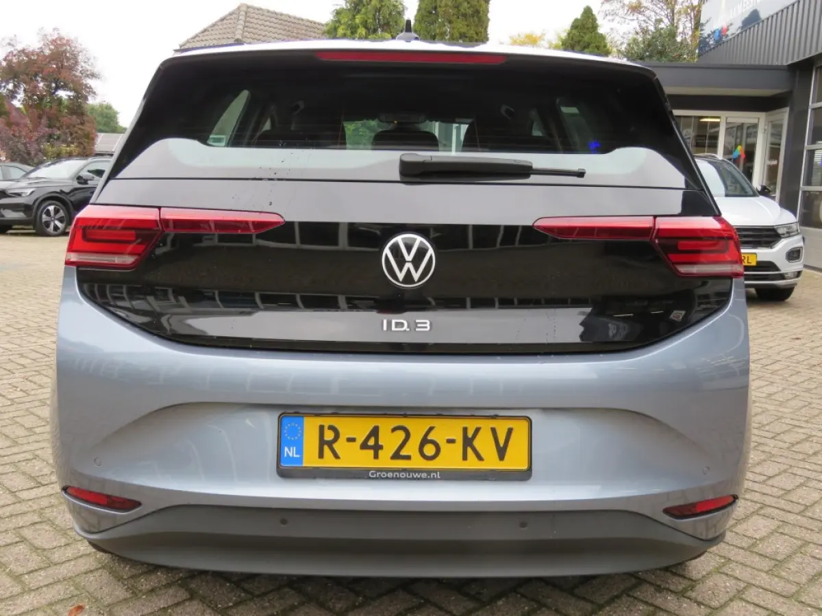 FIRST 58 KWH / soh 95% / Stoelverw. / Zwart dak en hemel / Navi / Carplay / 18 Inch / BOVAG garantie