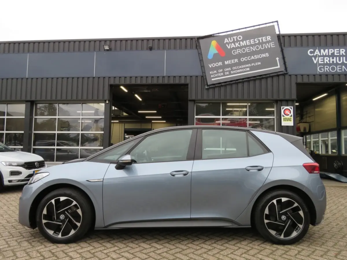 FIRST 58 KWH / soh 95% / Stoelverw. / Zwart dak en hemel / Navi / Carplay / 18 Inch / BOVAG garantie