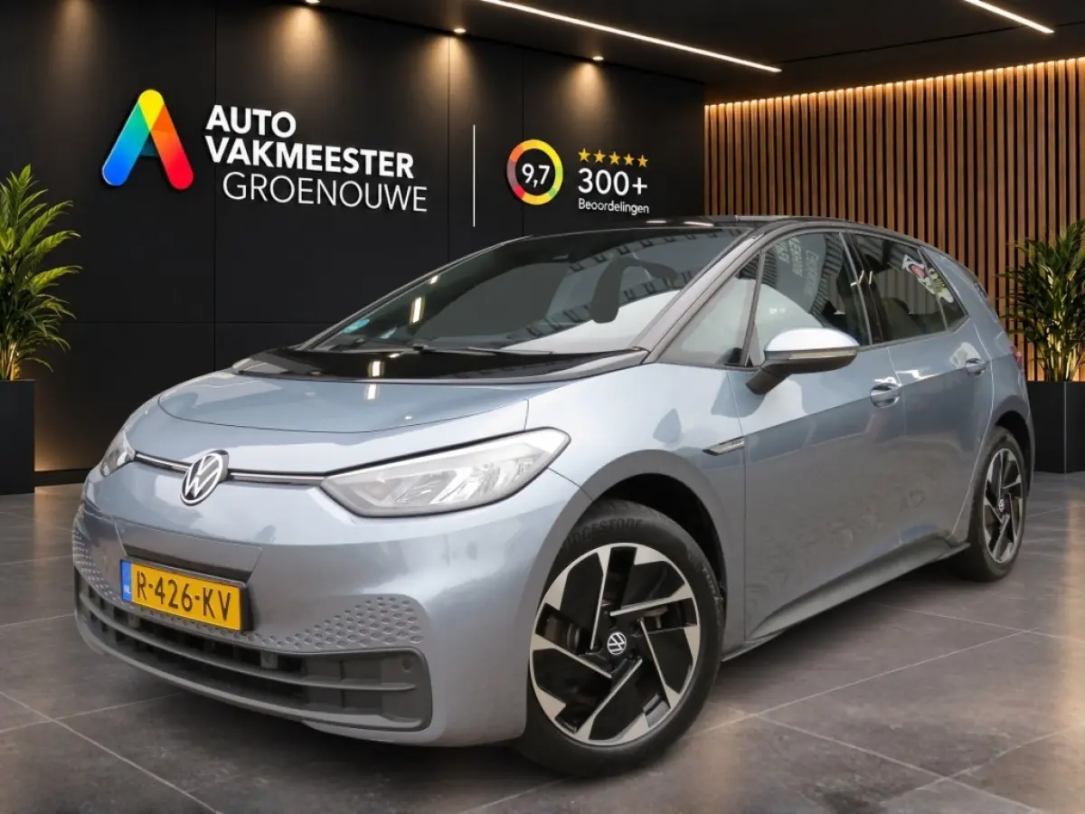 FIRST 58 KWH / soh 95% / Stoelverw. / Zwart dak en hemel / Navi / Carplay / 18 Inch / BOVAG garantie