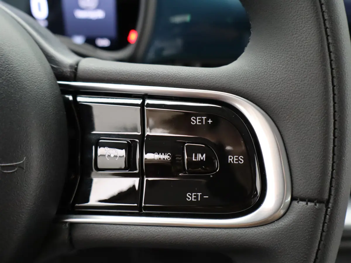 1.0 Hybrid Torino Launch Edition Tot 8 Jaar Garantie | Lage KM | Carplay | PDC | Cruise Control | Climate Control | Keyless | Navigatie | 16" Lichtmetalen Velgen | LED | Origineel NL!