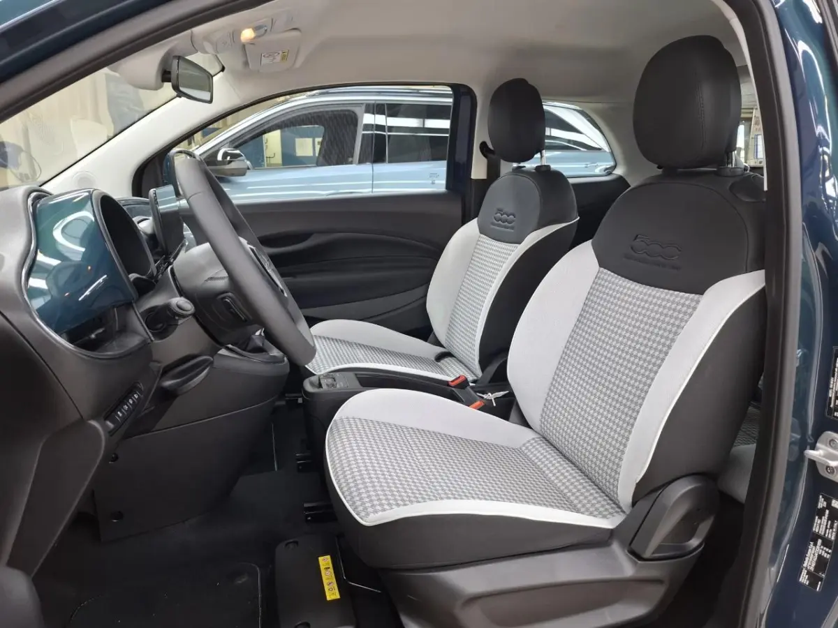 1.0 Hybrid Torino Launch Edition Tot 8 Jaar Garantie | Lage KM | Carplay | PDC | Cruise Control | Climate Control | Keyless | Navigatie | 16" Lichtmetalen Velgen | LED | Origineel NL!