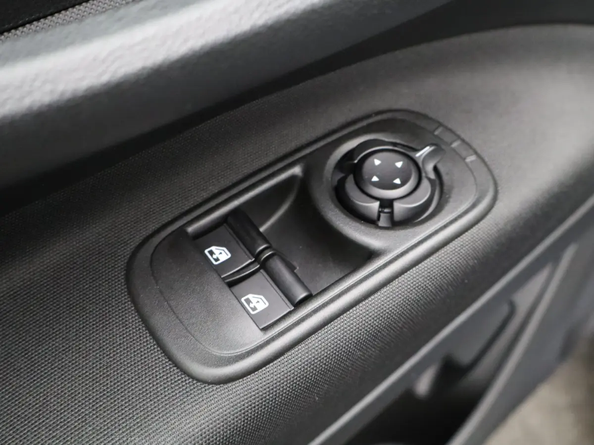 1.0 Hybrid Torino Launch Edition Tot 8 Jaar Garantie | Lage KM | Carplay | PDC | Cruise Control | Climate Control | Keyless | Navigatie | 16" Lichtmetalen Velgen | LED | Origineel NL!