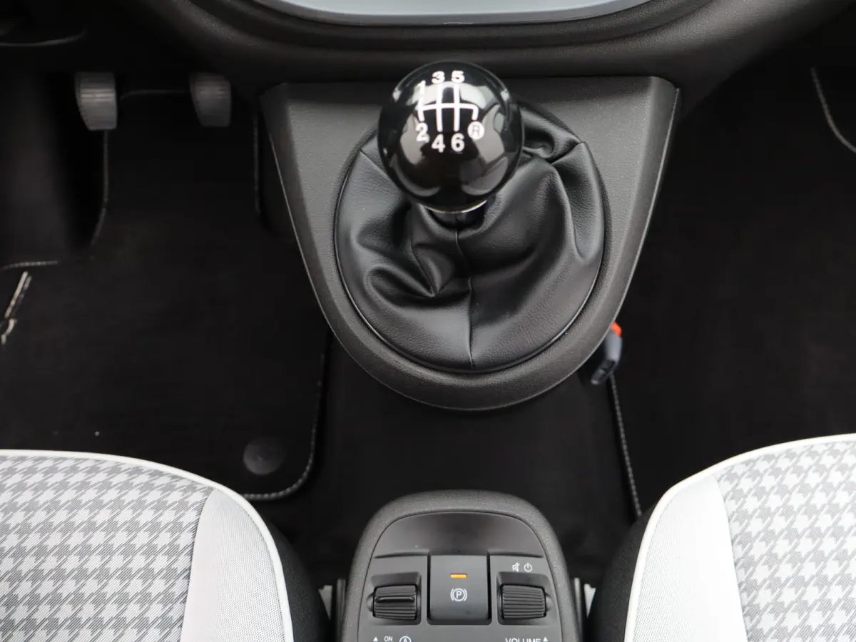 1.0 Hybrid Torino Launch Edition Tot 8 Jaar Garantie | Lage KM | Carplay | PDC | Cruise Control | Climate Control | Keyless | Navigatie | 16" Lichtmetalen Velgen | LED | Origineel NL!
