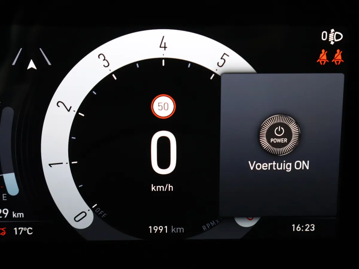 1.0 Hybrid Torino Launch Edition Tot 8 Jaar Garantie | Lage KM | Carplay | PDC | Cruise Control | Climate Control | Keyless | Navigatie | 16" Lichtmetalen Velgen | LED | Origineel NL!
