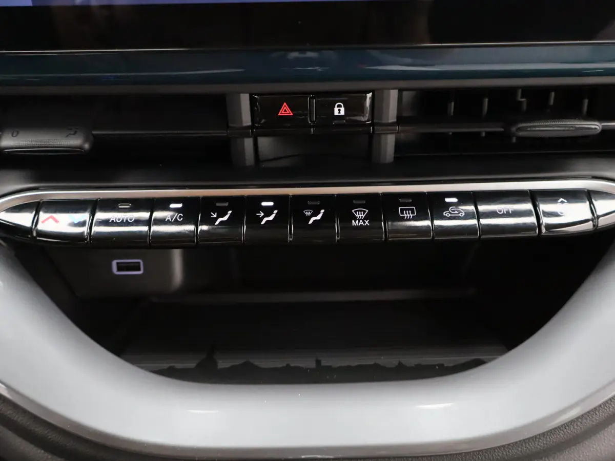 1.0 Hybrid Torino Launch Edition Tot 8 Jaar Garantie | Lage KM | Carplay | PDC | Cruise Control | Climate Control | Keyless | Navigatie | 16" Lichtmetalen Velgen | LED | Origineel NL!