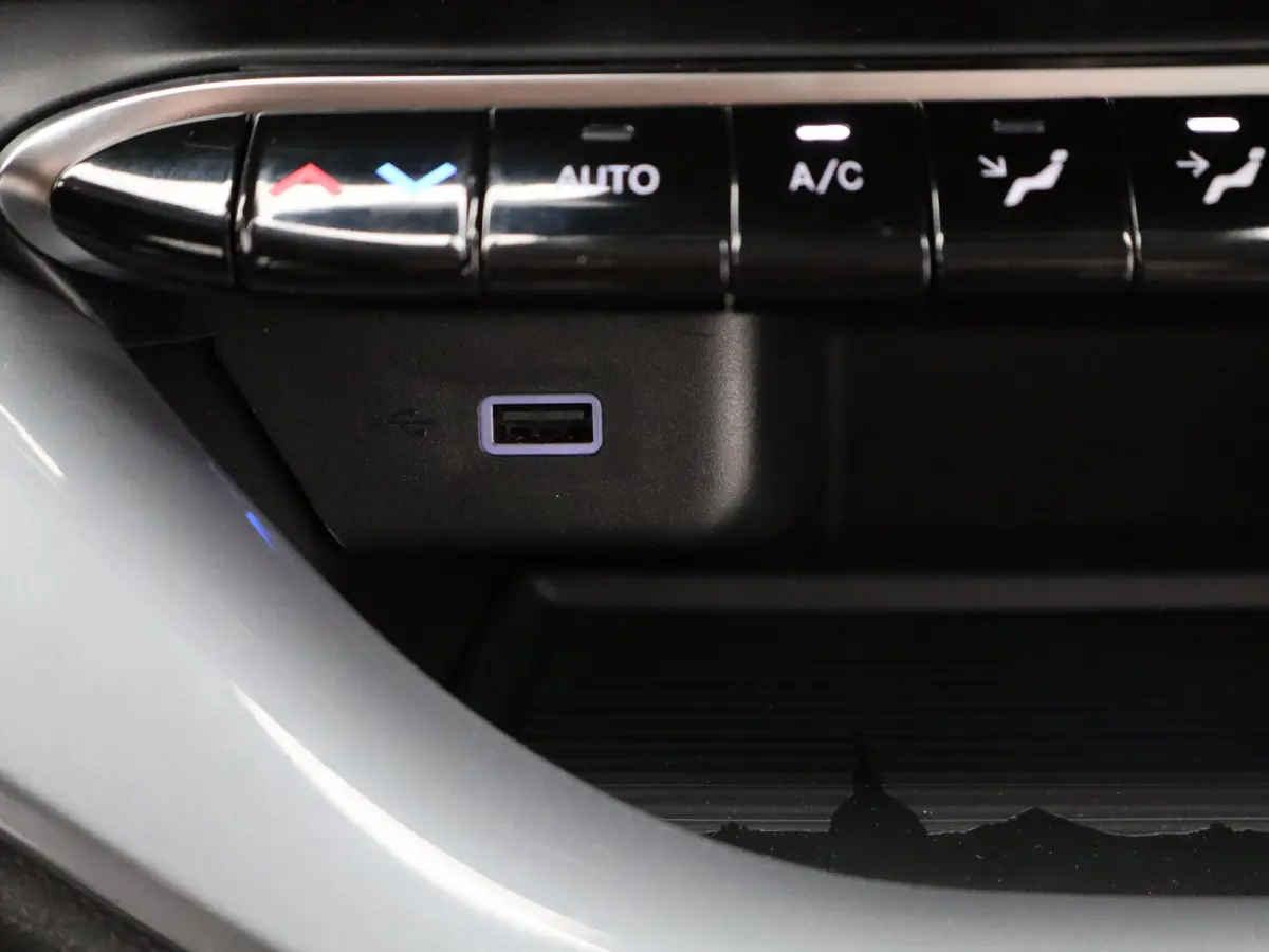 1.0 Hybrid Torino Launch Edition Tot 8 Jaar Garantie | Lage KM | Carplay | PDC | Cruise Control | Climate Control | Keyless | Navigatie | 16" Lichtmetalen Velgen | LED | Origineel NL!