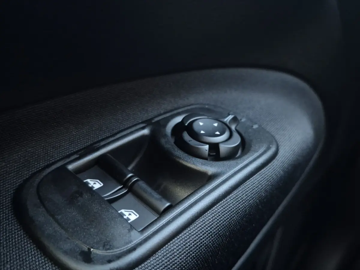 Icon 42 kWh Climate control | Apple carplay/Android auto | Lane assist |  LMV 16 inch