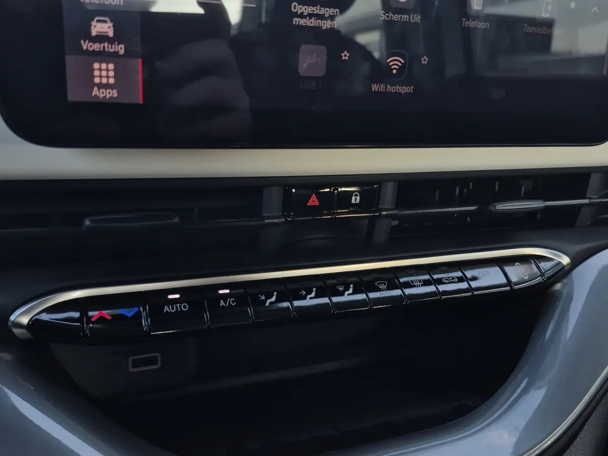 Icon 42 kWh Climate control | Apple carplay/Android auto | Lane assist |  LMV 16 inch
