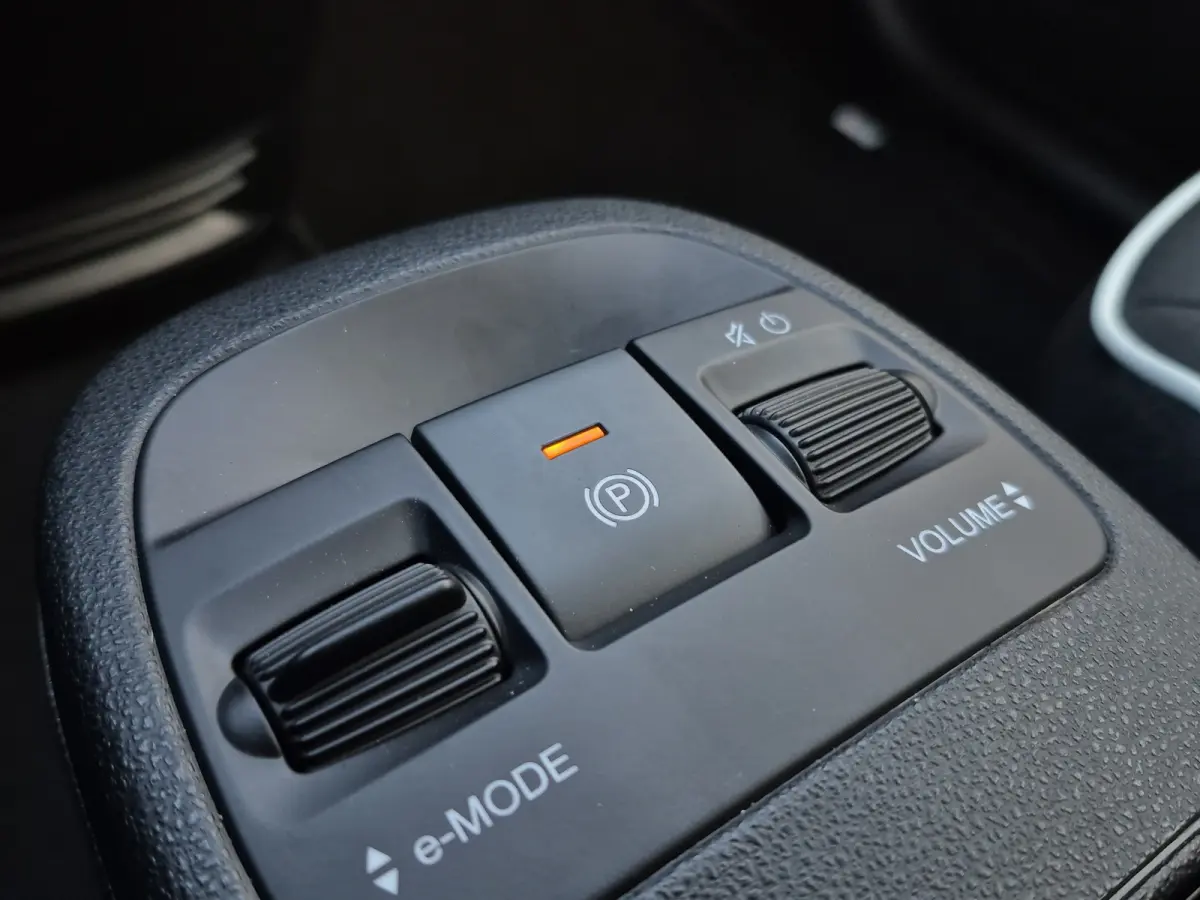 Icon 42 kWh Climate control | Apple carplay/Android auto | Lane assist |  LMV 16 inch